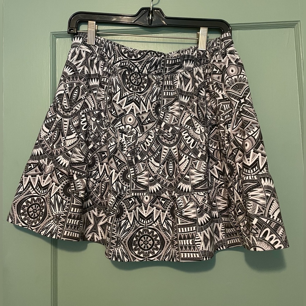 Tehama Women's Medium Gray Skirt
Patterned size large